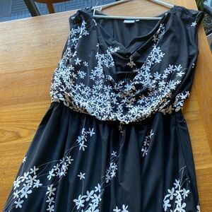 Gorgeous Spring Flowers Dress black and white - with pockets!! 1X 16